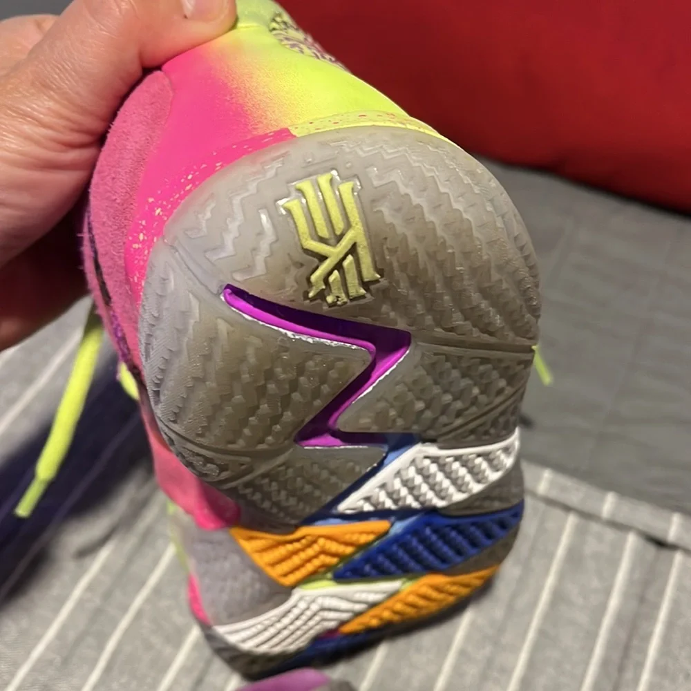 Kyrie 4 ‘confetti’